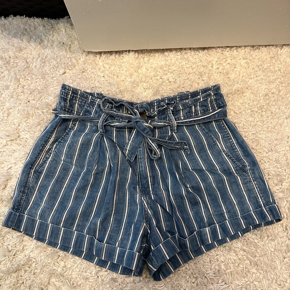 American Eagle Shorts size 6 - Picture 1 of 3